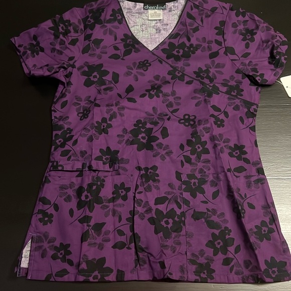 Cherokee scrub top - Picture 1 of 5
